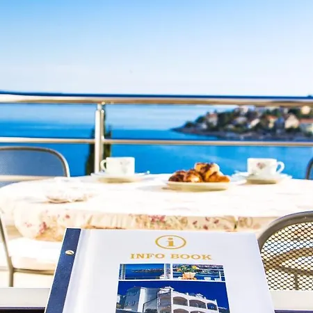 Marta アパート トロギール