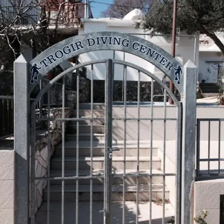 Marta アパート トロギール